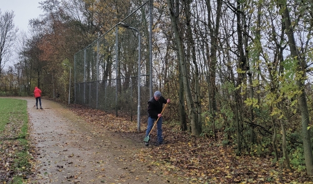 <p>Baanonderhoud op en rond de schelpenbaan van TAV’80 in ’t Veld.</p>