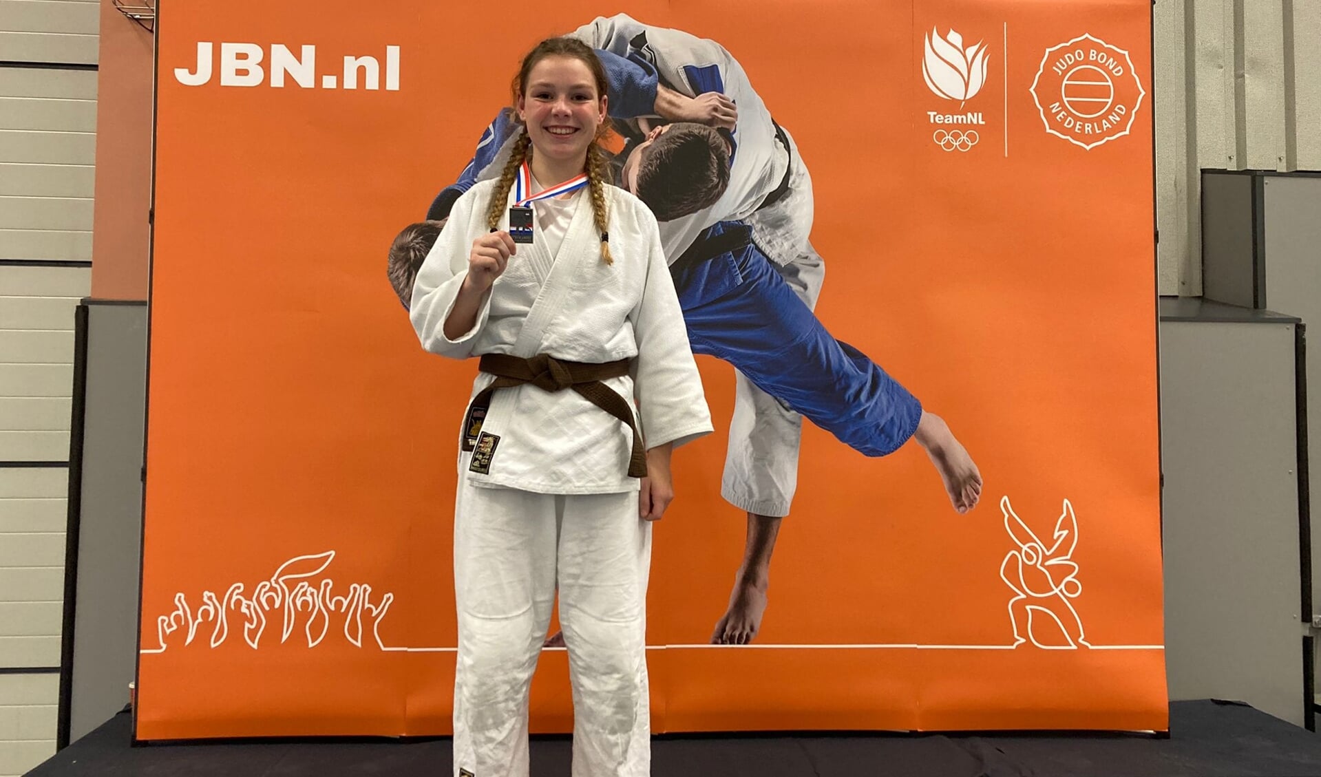 Summer Schellevis pakt zilver op het NK judo onder 15.