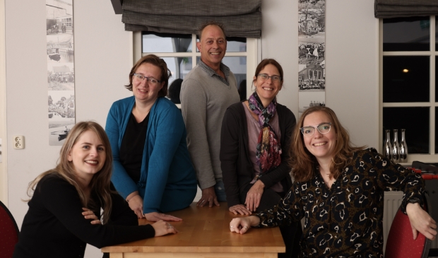 <p>V.l.n.r. Suzanne, Mirjam, Ruilof, Laura, Marjan.</p>