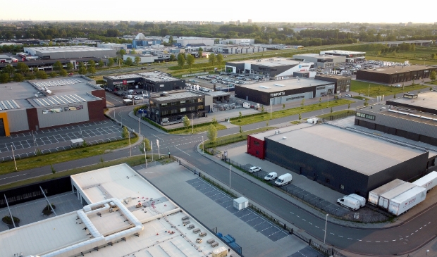 <p>Overzicht van het bedrijventerrein waar nog de nodige aanvullingen zijn te verwachten. Zoals een Facility point met onder meer een tankstation, Starbucks, Burger King en Go Fresh Bakery.</p>