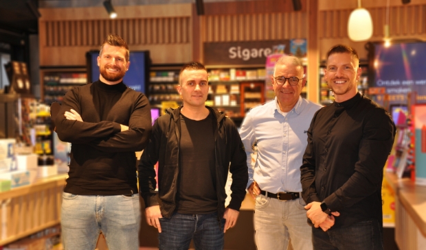 <p>Van links naar rechts: Bobbie van Etten, Jeffrey van Vuure, Wim van Vuure en Jasper van Hal. </p>