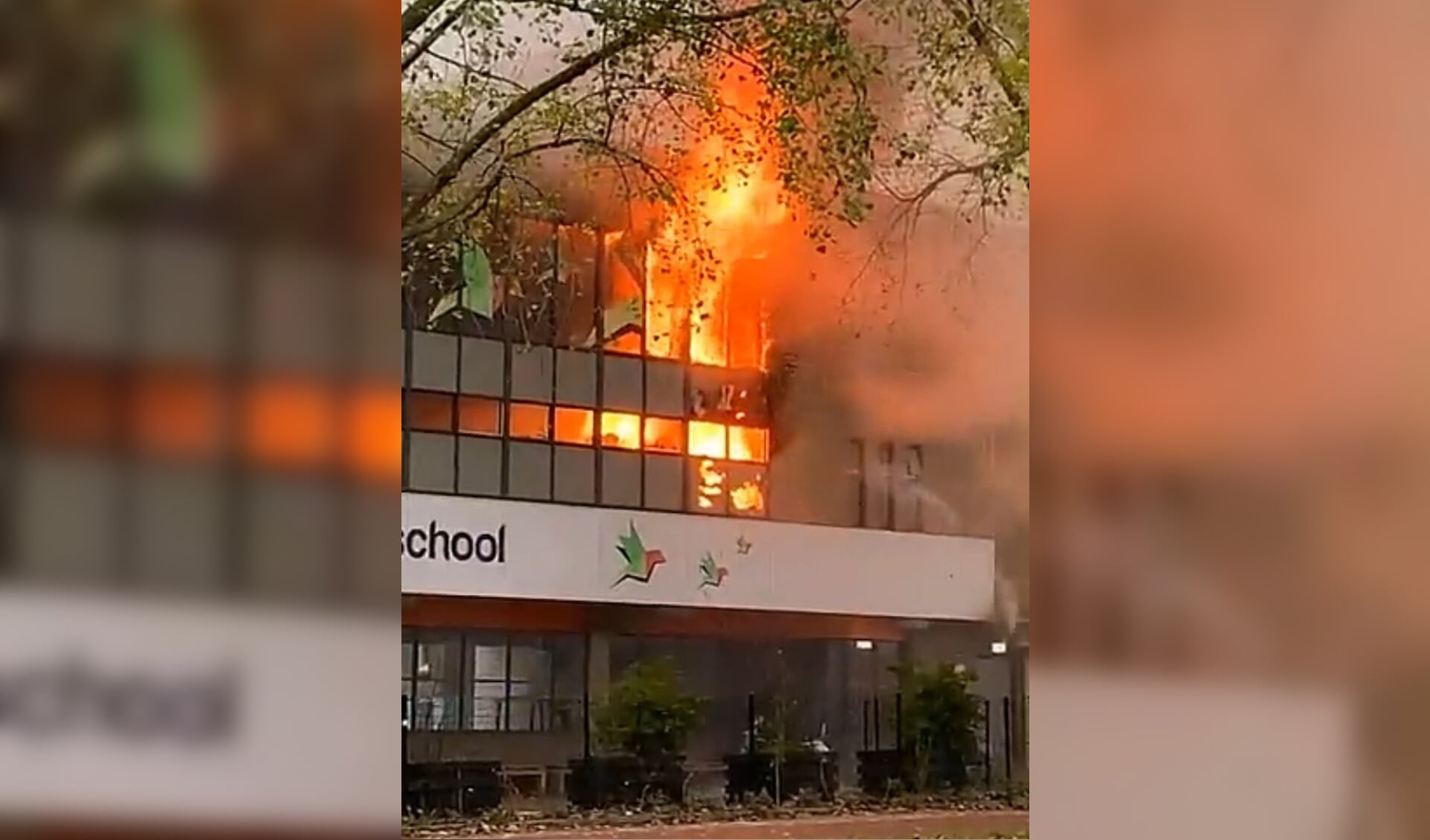 Zeer grote brand bij de Bavo-school in Haarlem.