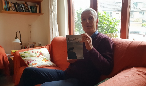 <p>Peter Verkerk met deel 1 van de vijfluik.</p>