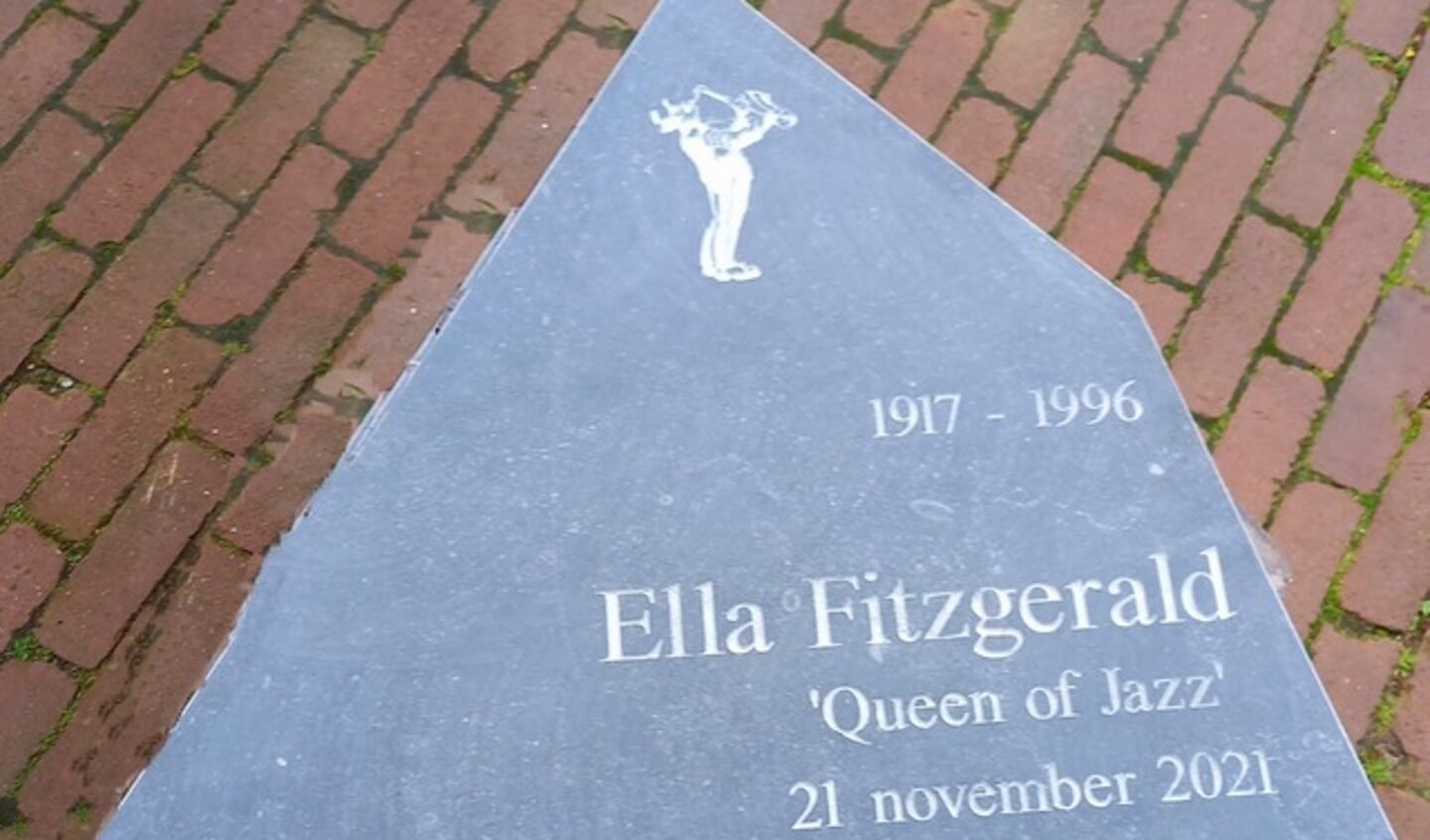 Steen voor Ella Fitzgerald in Jazz Walk of Fame.
