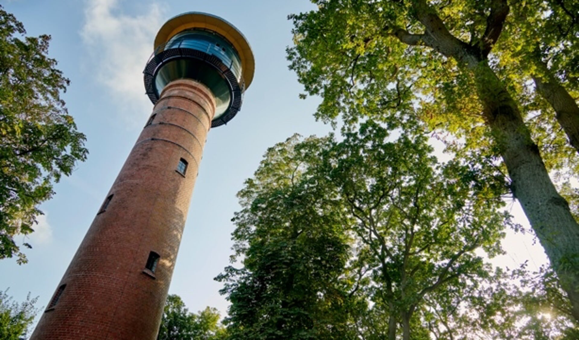 Noord-Holland heeft er een unieke plek om te overnachten bij; Watertoren Duin & Bosch in Castricum. 