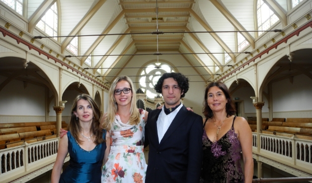 <p>Van links naar rechts: Dessy Radeva, Mieke van Zonneveld, Simon Mulder en Merel Huizinga.</p>