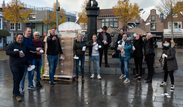 <p>De viltjes werden gistermiddag onder de horeca-eigenaren verdeeld. </p>
