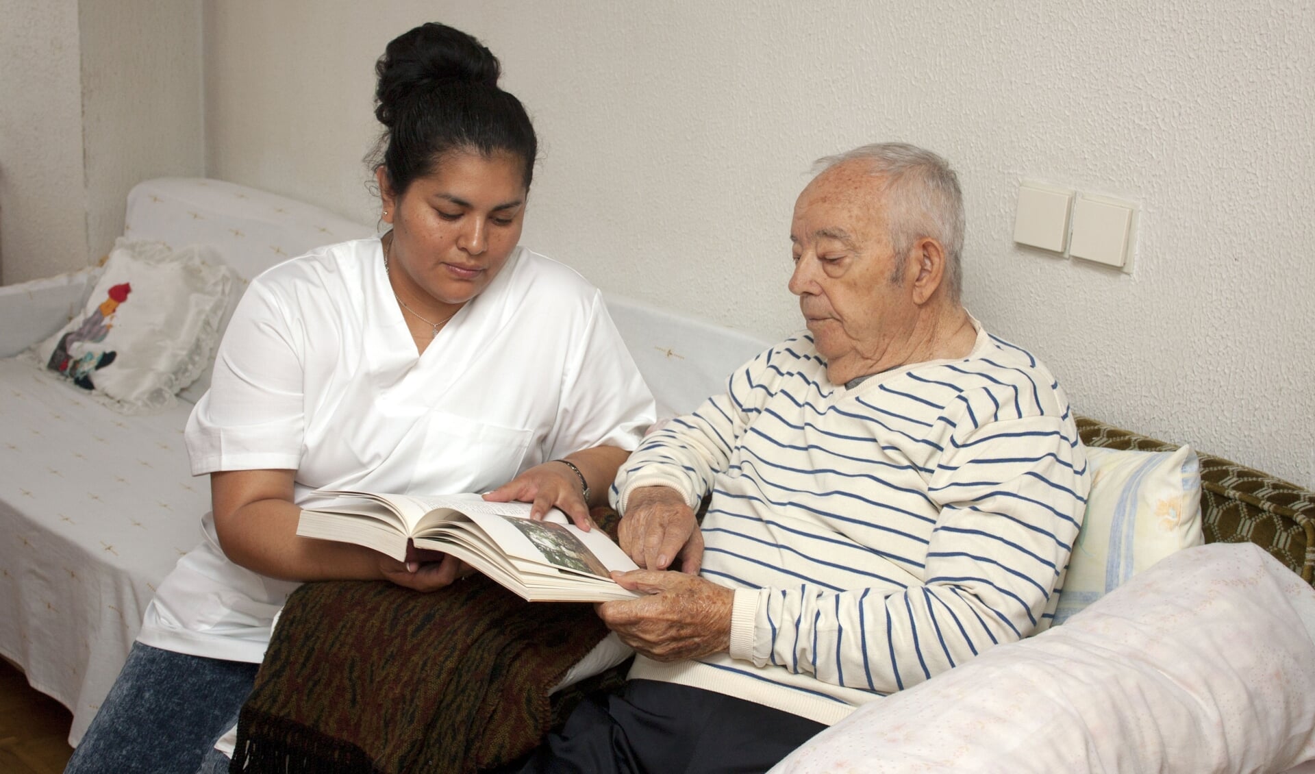 De vergrijzing neemt toe en ouderen wonen gemiddeld langer thuis. En dus neemt ook de thuiszorg toe. 