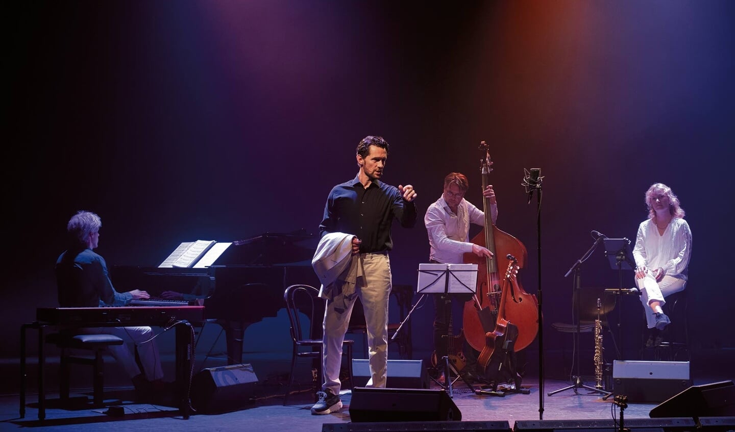 Marijn Brouwers brengt met drie muzikanten een prachtige ode aan zijn muzikale helden.