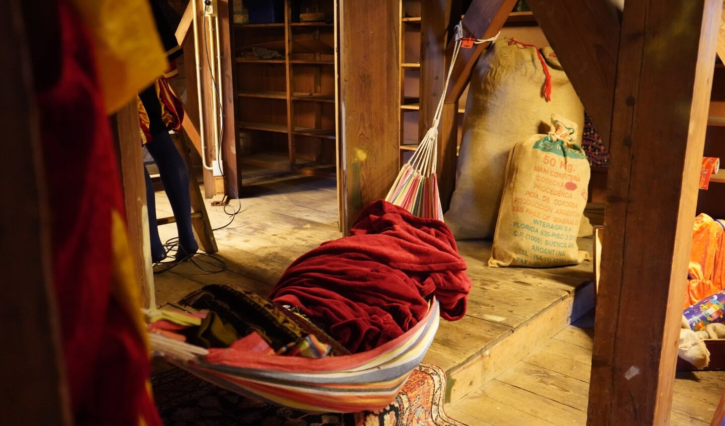 Zelfs een hangmat wordt door de Pieten gebruikt om een dutje te doen tussen het pakjes afleveren. 