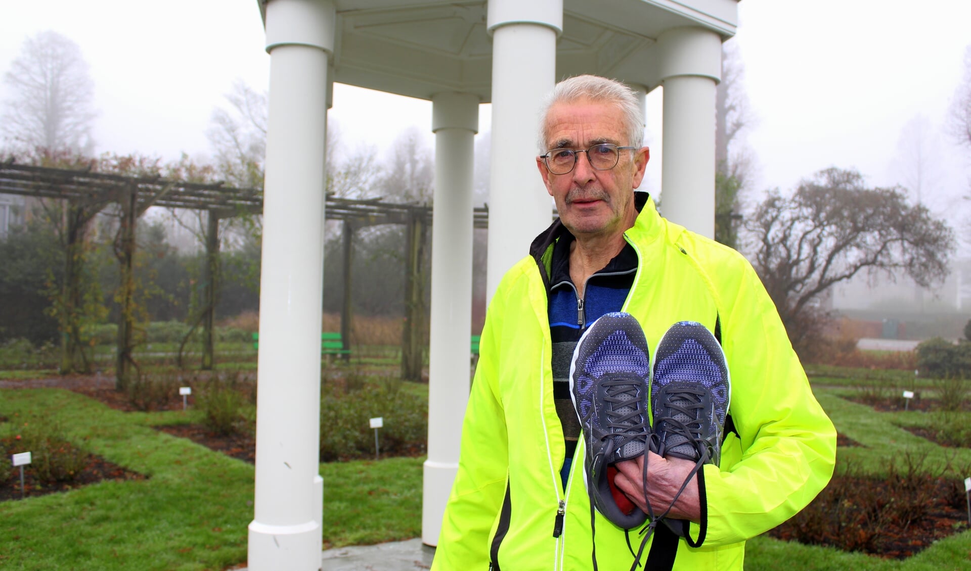 Bij Leen Harkes (72) gaan de hardloopschoenen regelmatig uit de kast voor een training of duurloop. "Het houdt me gezond en fit."