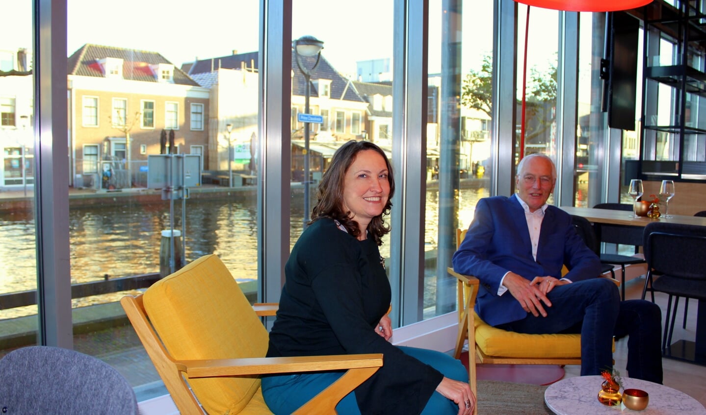 Interim directeur Marcel 't Sas en marketingmanager Anya Tuit in het vernieuwde Castellum.