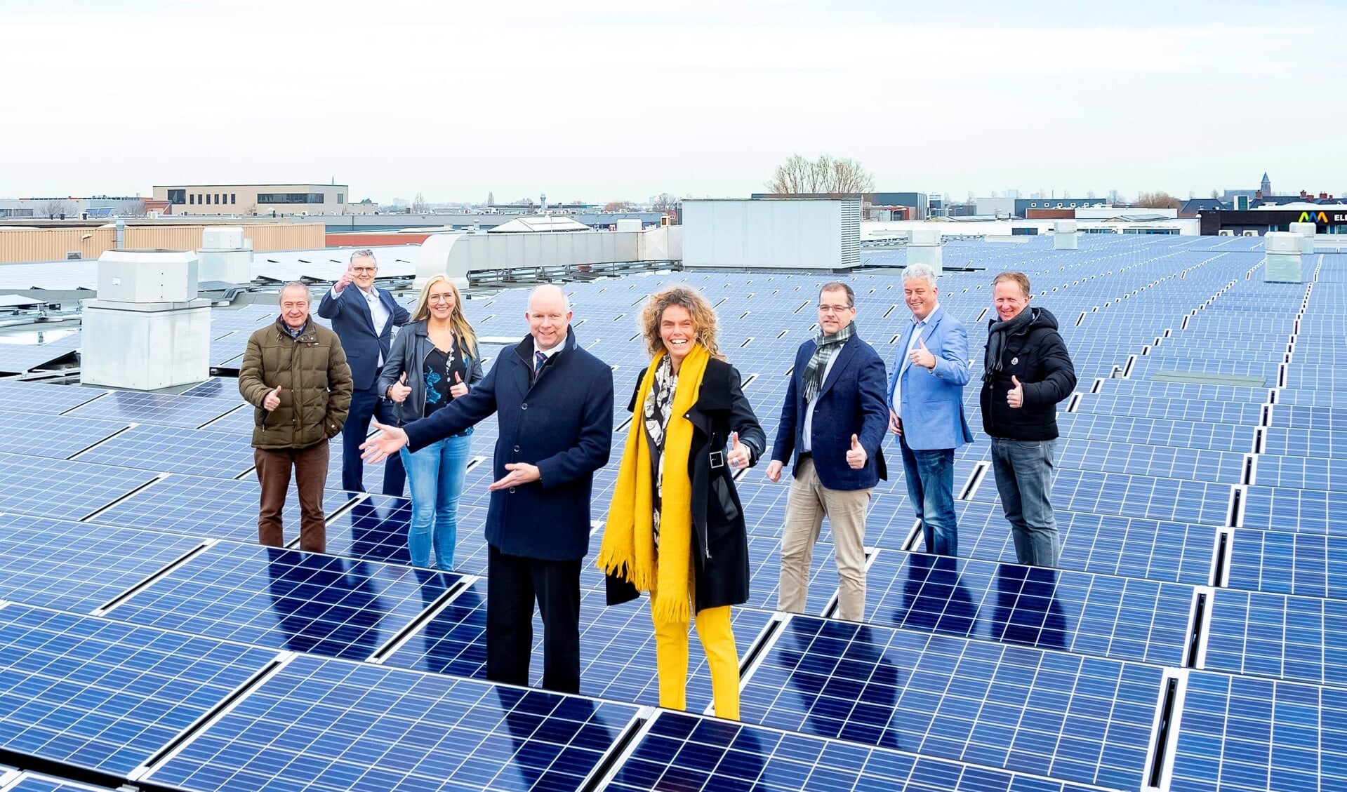 Van links naar rechts: Ron Zee (BWP), Peter van der Wilk (de Woerd), Claudia Koehler (de Honsel), Inge Vermeulen (Patijnenburg), Pieter Varekamp (wethouder), Frank Poot (Leehove), Robert van Leeuwen (ABC Westland), René Hoogervorst (De Woerd).