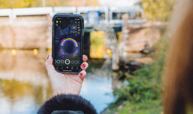 <p>Snapchat&rsquo;s augmented reality zorgt ervoor dat je overdag zelfs het Amsterdam Lightfestival kunt bekijken.</p> 
