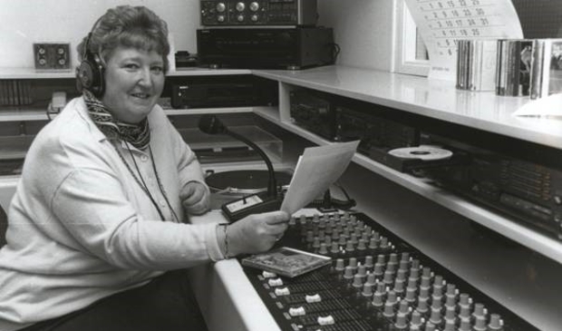 <p> Nel Donkers, presentatrice van verzoekplatenprogramma O S & O.</p>