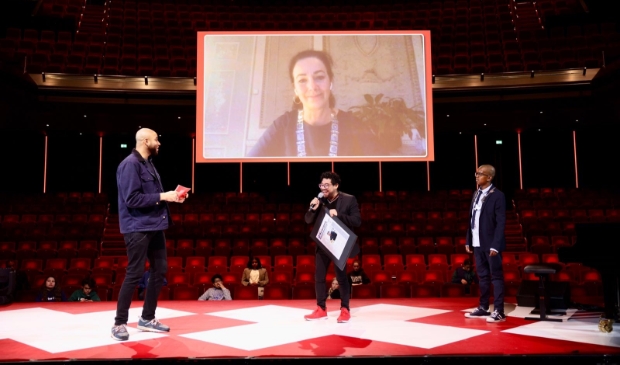 <p>Kurano Bigiman tijdens de bekenmaking van Amsterdammer van het Jaar 2020. </p>