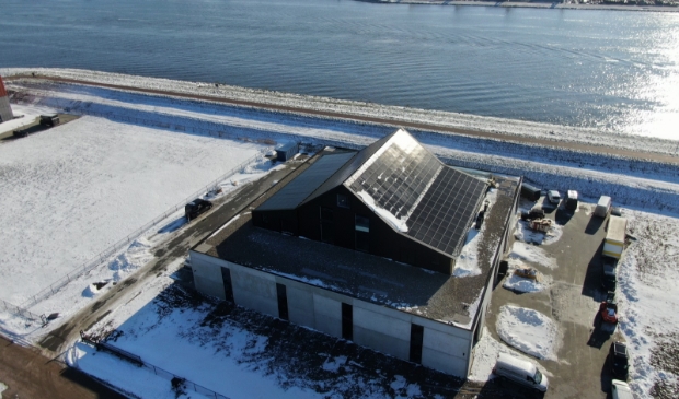 <p>Zonnepanelen op het bedrijfspand van een deelnemer Zon op Zaan. </p>