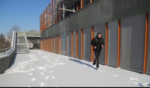 <p>Hardlopen kan natuurlijk ook in de sneeuw. Daar heb je geen slee bij nodig.</p>