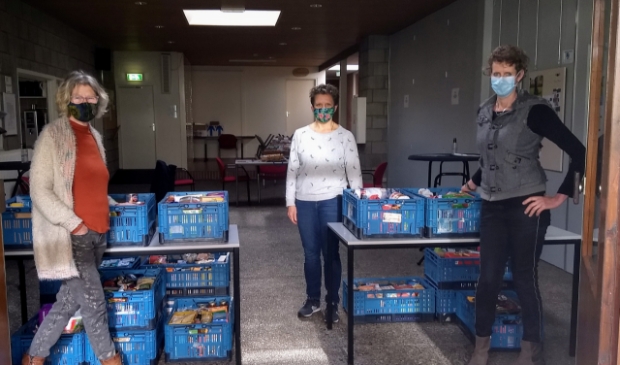 <p>De vrijwilligers van de Voedselbank zijn blij met de grote opbrengst van de actie. </p>