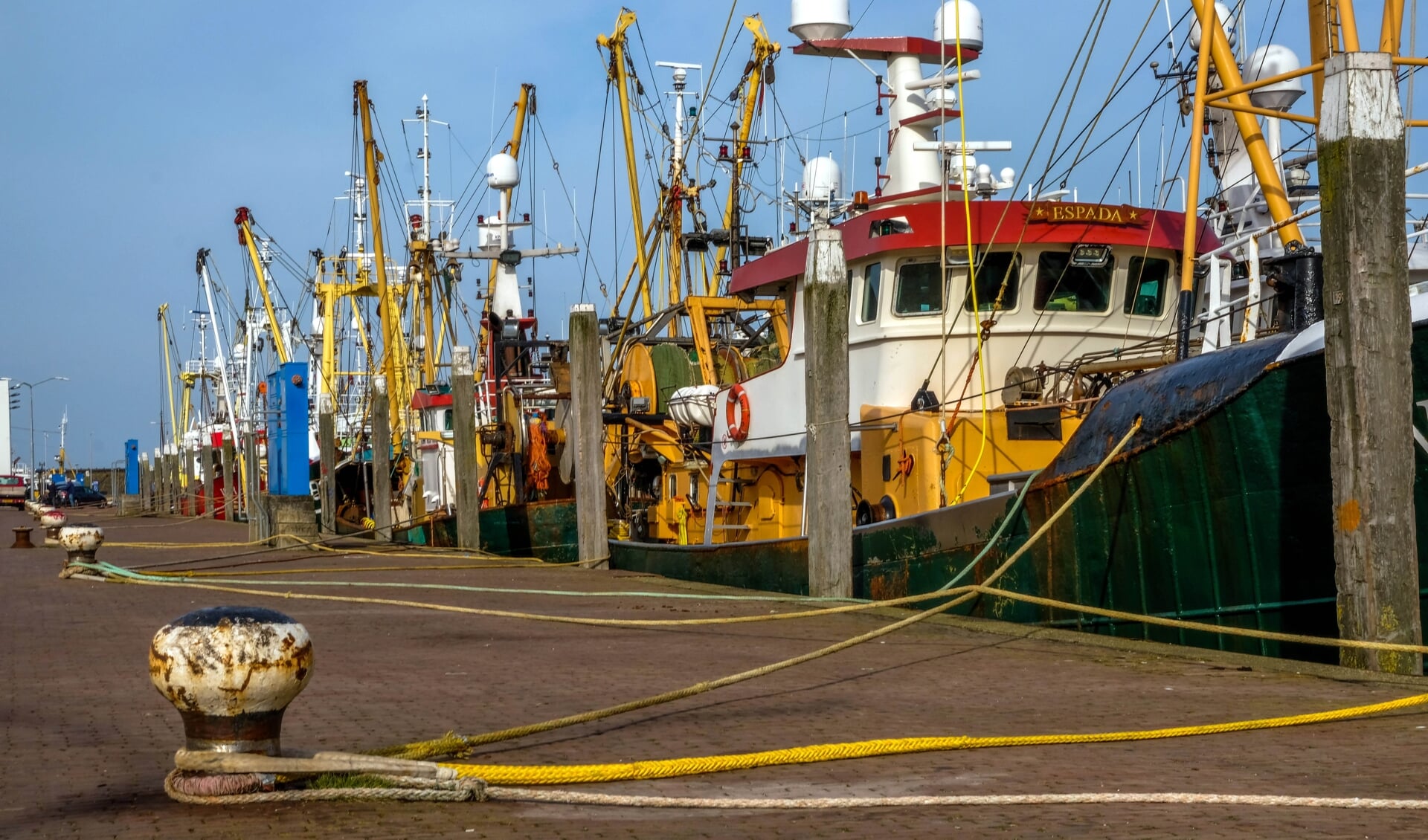 De vissersvloot in Den Oever heeft te maken met hoge kosten door de boomkorsvisserij en hogere brandstofprijzen.