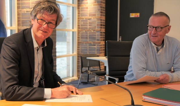 <p>Mans en Van Vliet ondertekening samenwerkingsovereenkomst woningbouwproject Eerste Kwartier.</p>