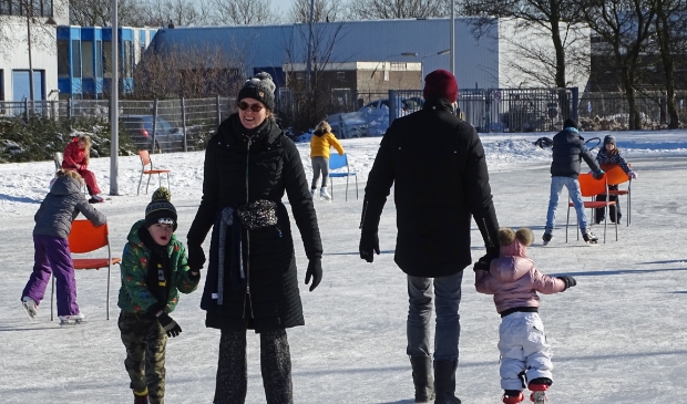 <p>Kinderen leerden schaatsen op het terrein van De Bataaf.</p>