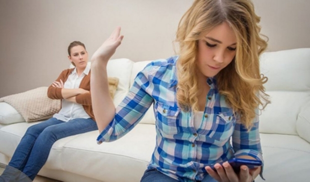 <p>Pubers en hun mobiele mediagebruik; een hele uitdaging voor veel ouders.</p>