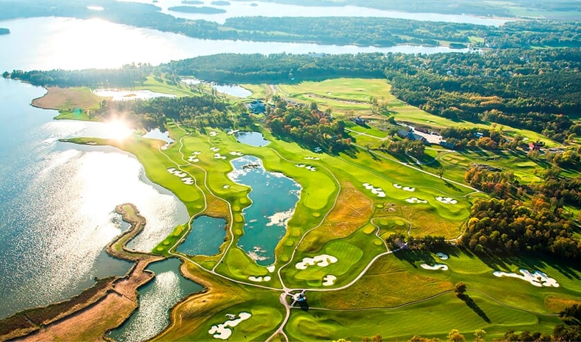 In Zweden liggen de mooiste golfbanen middenin de natuur en de vele meren.