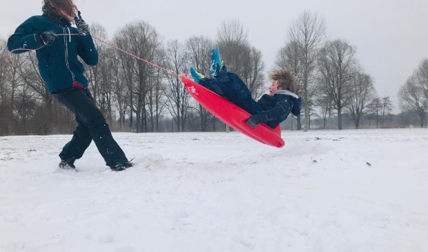 <p>Een mooie actiefoto: sleeënd door de lucht.</p>