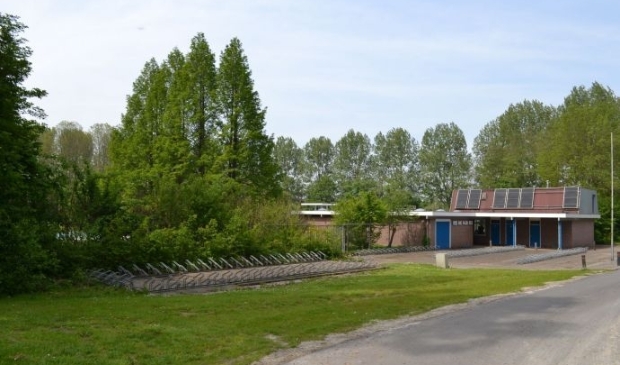 <p>De entree bij zwembad De Rijd.</p>