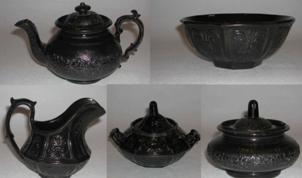 <p>Dit zijn onderdelen van rouwserviezen uit de Collectie Museum Kennemerland.</p>