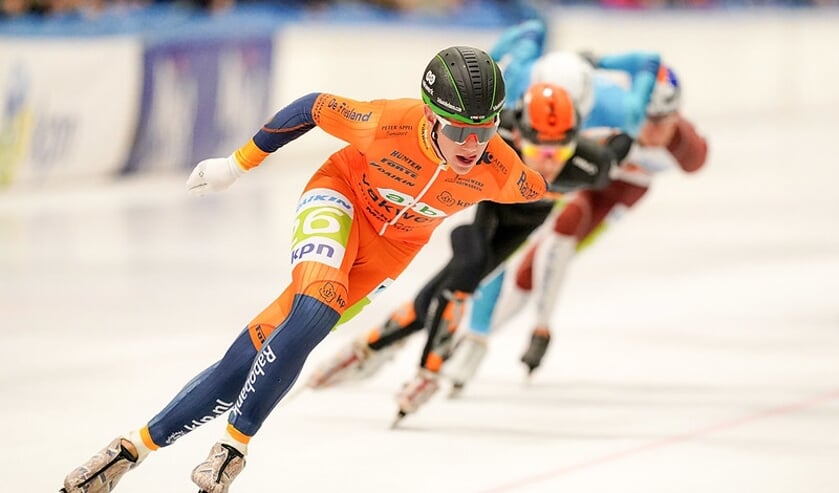 Bart Hoolwerf in het oranje leiderspak. Volgend seizoen rijdt hij in het geelzwart van Jumbo-Visma.