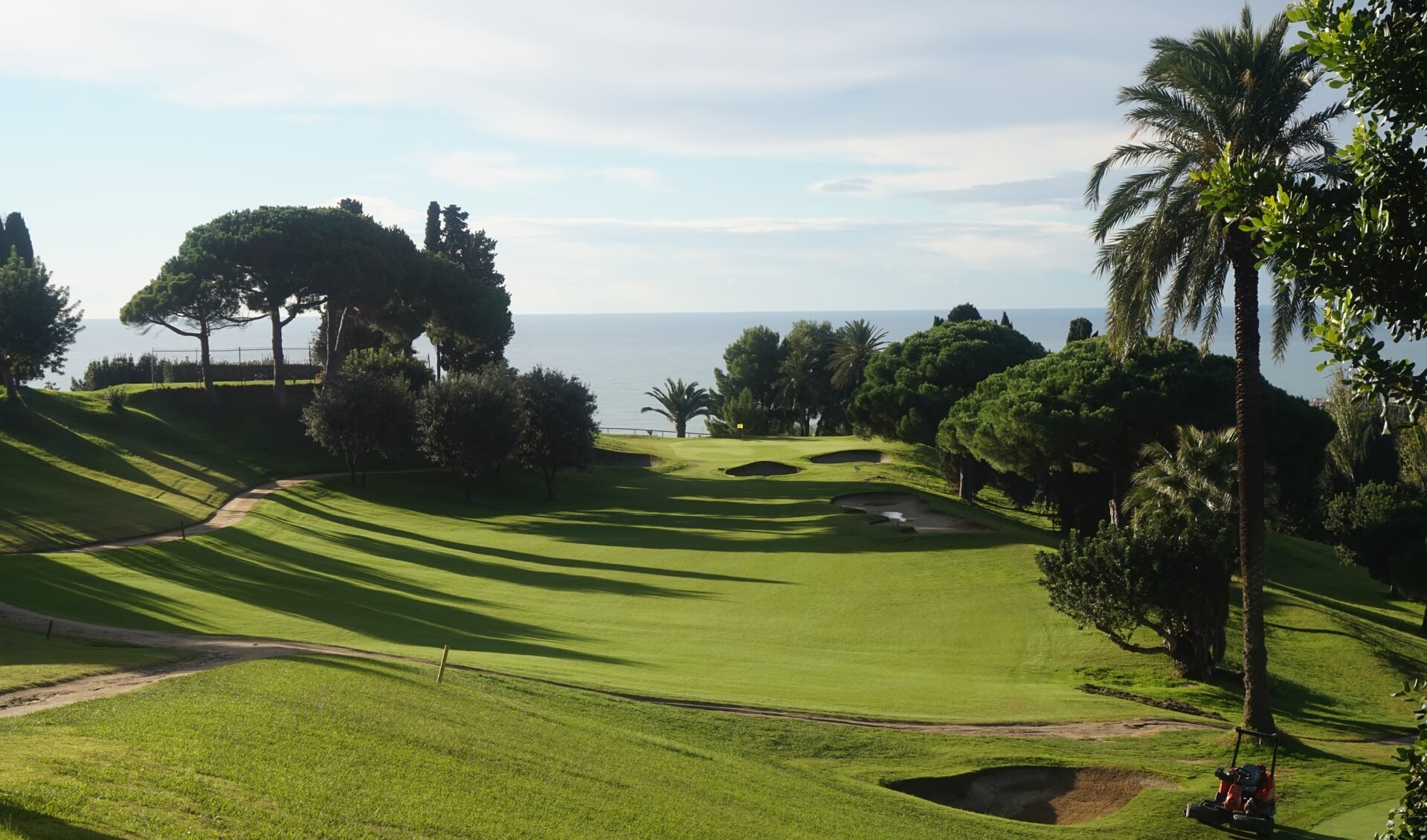 De zeventiende hole, blikvanger van Club de Golf Llavaneras: een prachtige oude baan met geweldige uitzichten.