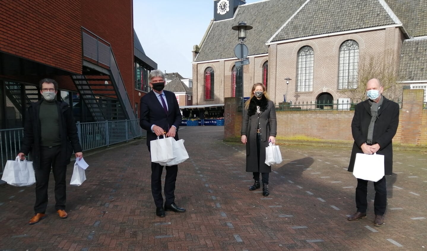 Burgemeester en wethouders deden mee.