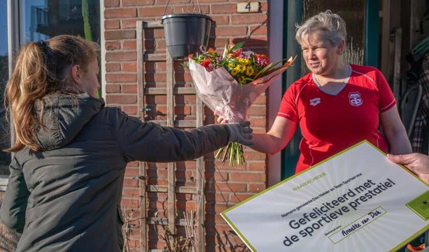 Wethouder De Vrij Bezoekt En Verrast Helderse Sporttalenten | Al Het ...