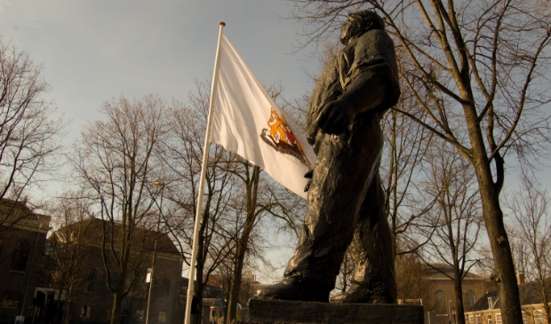 <p>Het beeld van de Dokwerker op het Jonas Daniël Meijerplein in Amsterdam. </p>