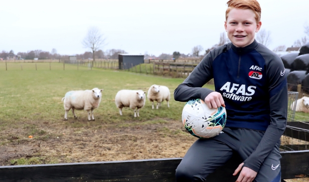 <p>Voetballer Kees Smit uit Heiloo is op weg naar een mooie voetbalcarrière bij AZ.</p>