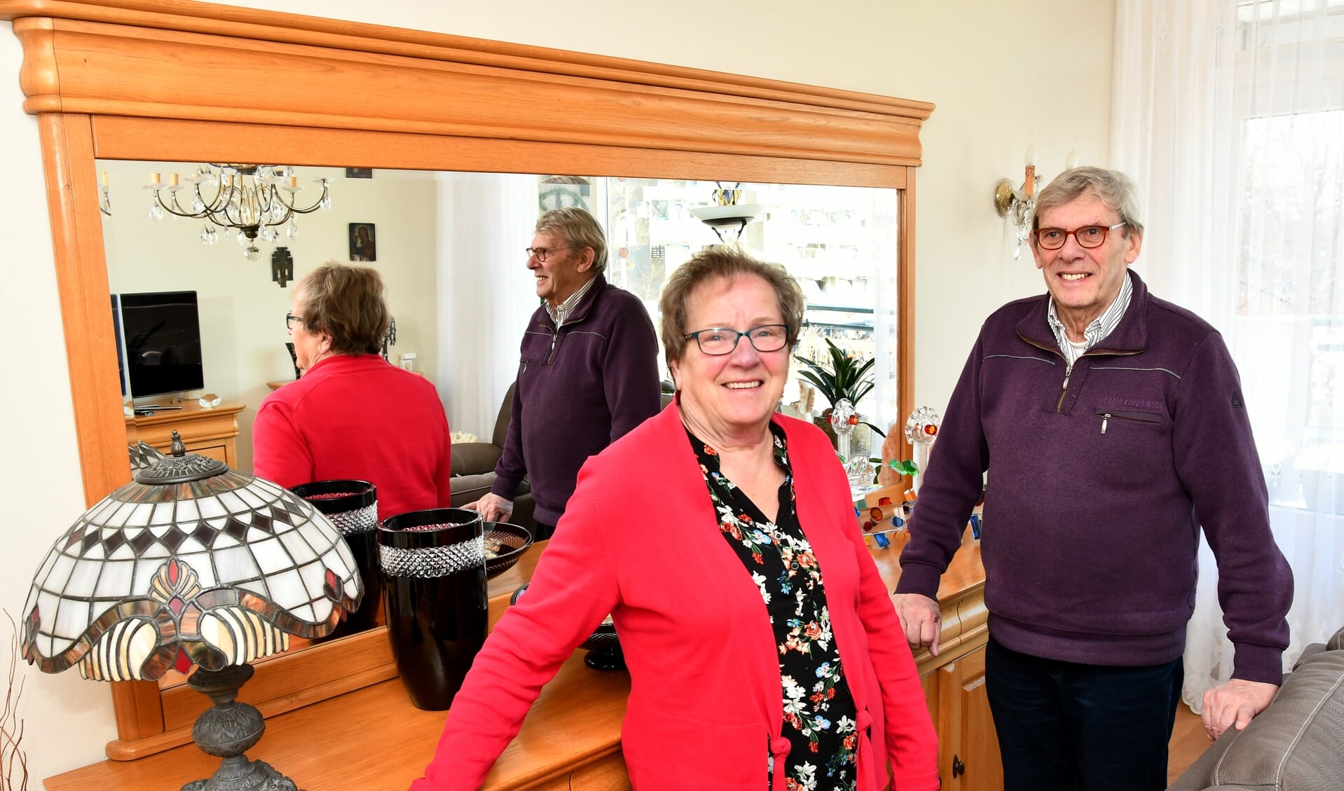 De meubelen en lampen in het huis van Carla en Arie Booman zijn met enorm veel liefde gemaakt door Poolse handwerklieden als dank voor veertig jaar hulp.