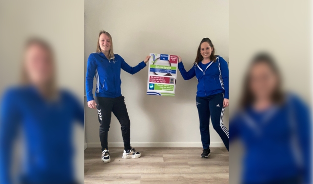 <p>Manon Verblaauw links en Marjolein Hagen rechts. De bedenkers van deze speurtocht.</p>