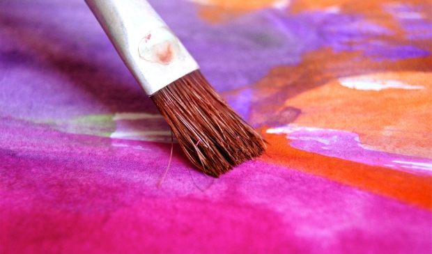 <p>Kunst is veel kleuriger op de omheiningen van een testlocatie dan zwarte en witte doeken.</p>