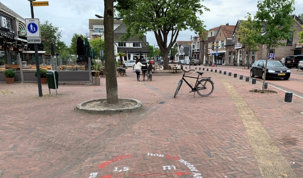 <p>In de Dorpsstraat komt voorlopig nog geen verkeerspilot tot alles maatschappelijk weer op gang is gekomen.</p>