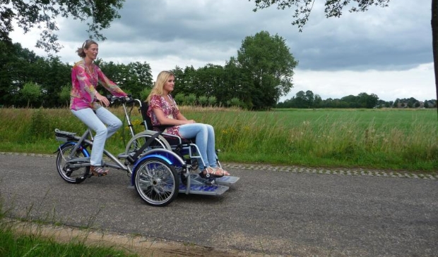 <p>De rolstoelfiets is een uitkomst voor mensen die afhankelijk zijn van een rolstoel. </p>
