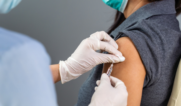 <p>De vaccinatielocatie Uitgeest opent 13 april.</p>