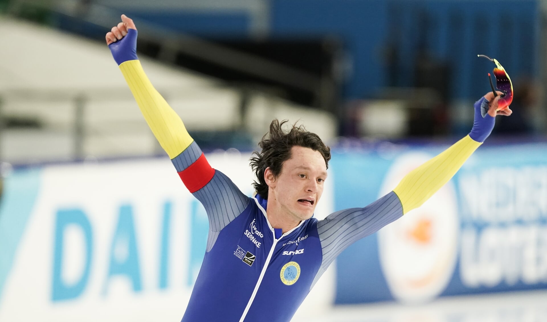 Nils van der Poel jubelt in Thialf: ,De tien kilometer was mijn grote doel, daar heb ik de afgelopen jaren hard voor getraind.’’ (Foto Timsimaging)