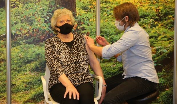 <p>De vaccinatielocatie in het Kennemer Sportcenter sluit eind september.</p>