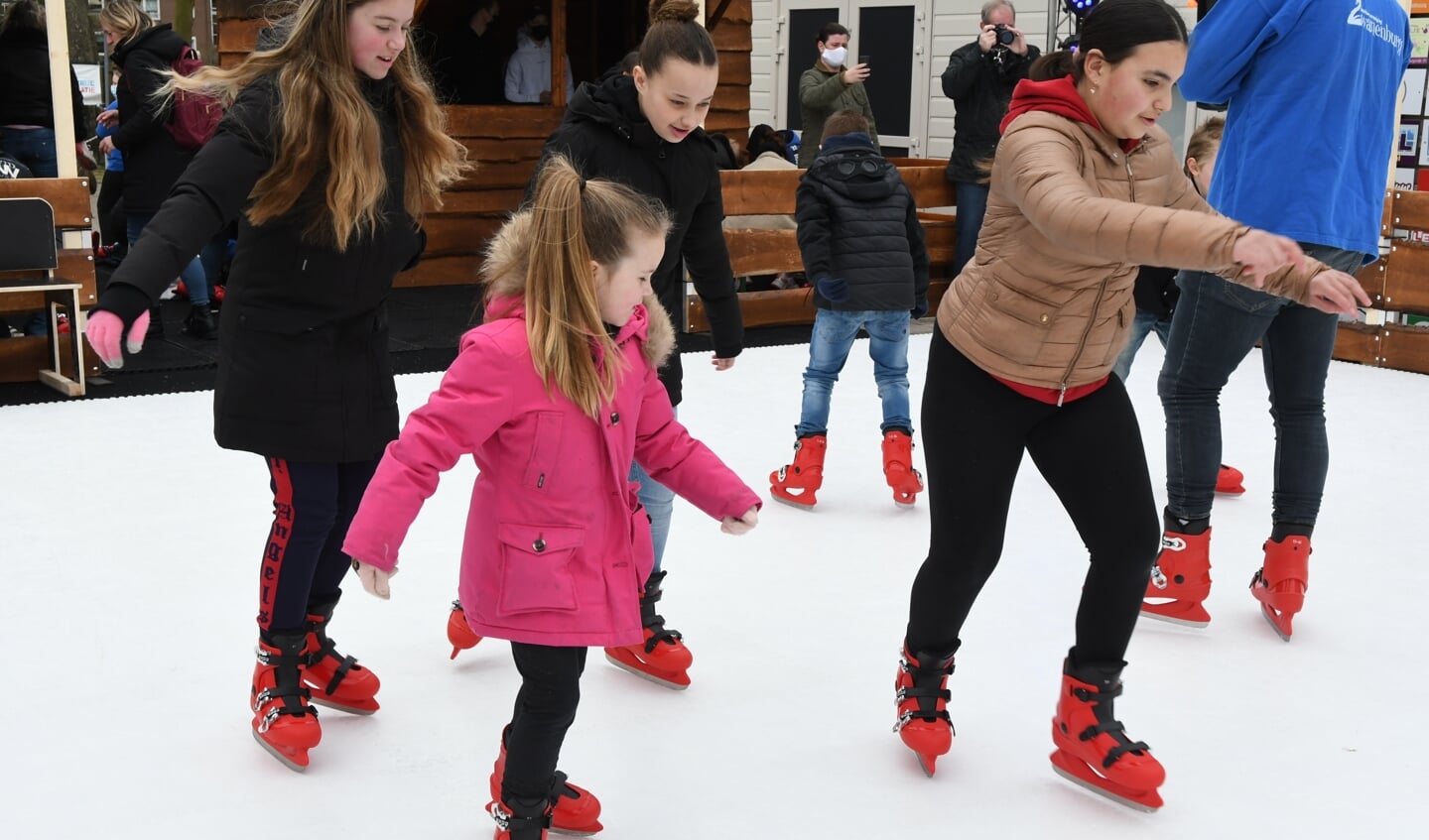 Lekker schaatsen terwijl het niet vriest, dat kan bij speeltuinvereniging Zwanenburg.