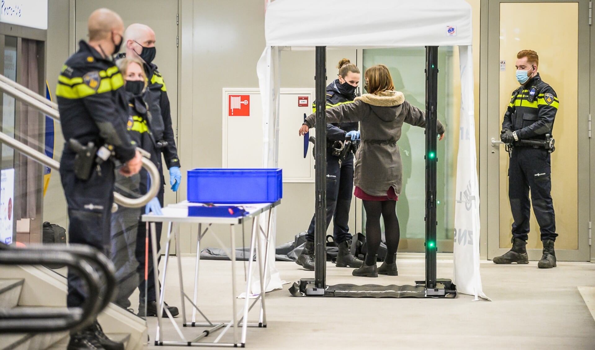 Nieuwe Methode ‘coronaproof Preventief Fouilleren’ In Zaanstad | Al Het ...