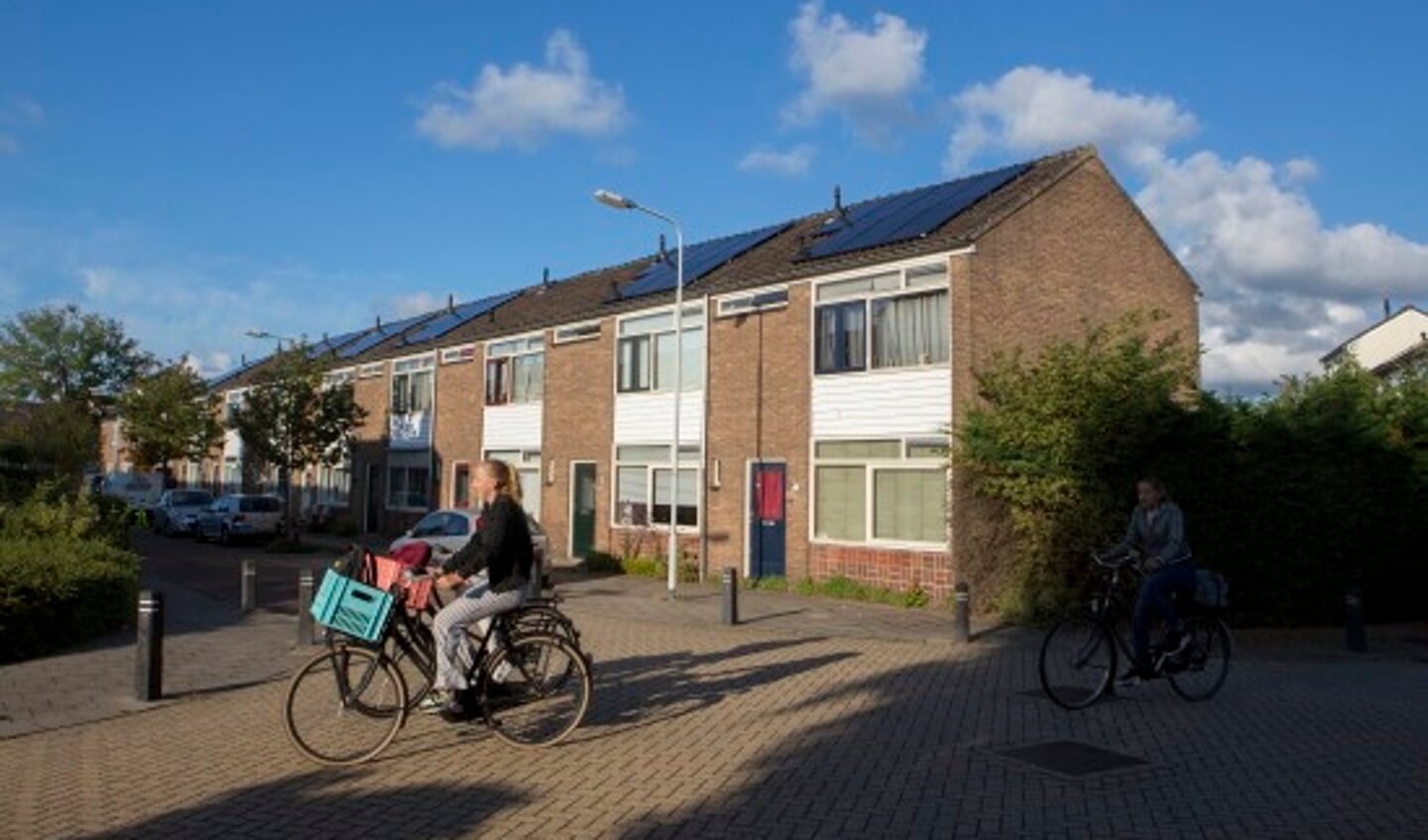 Burgers wekken gezamelijk energie op met zonnedaken.