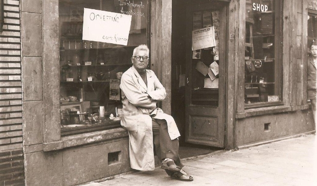 <p>Opheffing 'Rokende Amerikaan' in 1959 (bron boek 'Helderse panden binnenstad' in voorbereiding)'.</p><p><br></p>