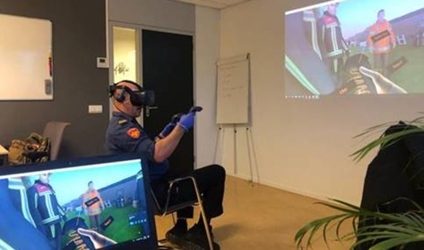 <p pstyle="PLAT">Brandweerman tijdens Vitual Reality oefening.</p>